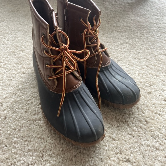 Duck Boots - Picture 1 of 7
